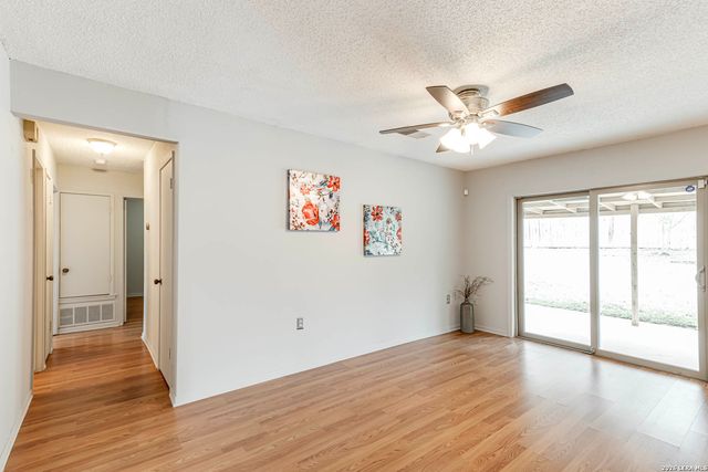 7925 Dry Canyon Trl, Live Oak, TX 78233