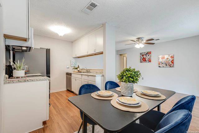 7925 Dry Canyon Trl, Live Oak, TX 78233