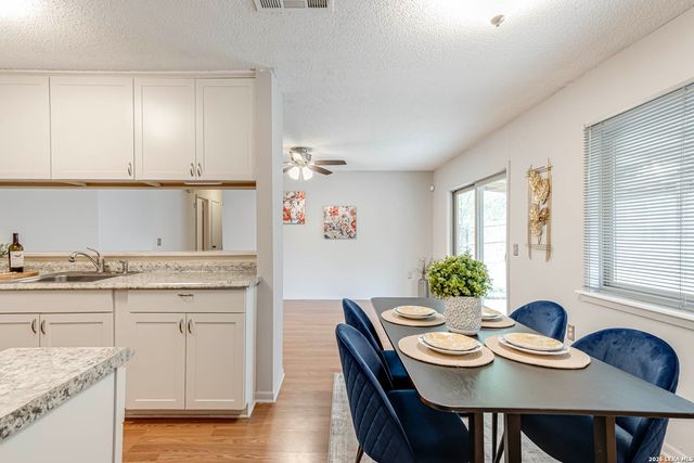 7925 Dry Canyon Trl, Live Oak, TX 78233