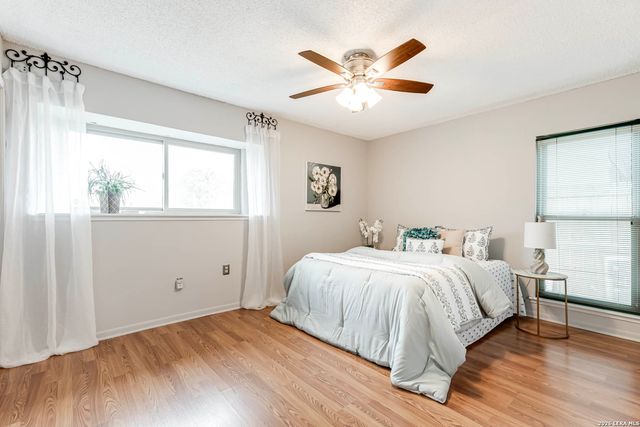 7925 Dry Canyon Trl, Live Oak, TX 78233