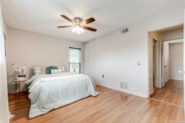 7925 Dry Canyon Trl, Live Oak, TX 78233