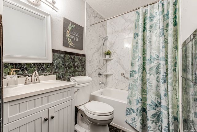 7925 Dry Canyon Trl, Live Oak, TX 78233