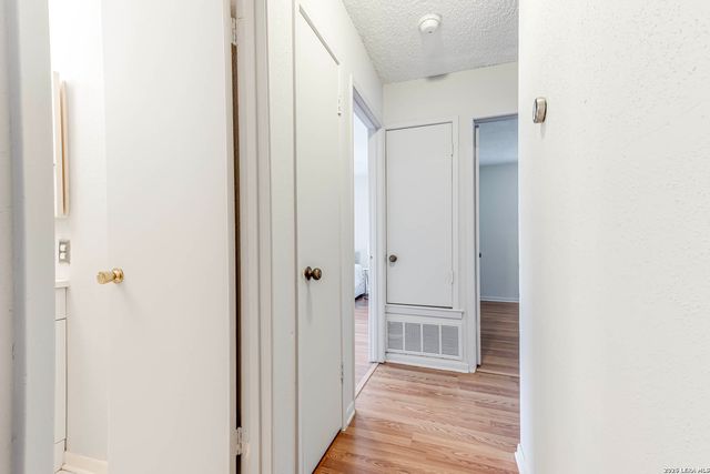 7925 Dry Canyon Trl, Live Oak, TX 78233