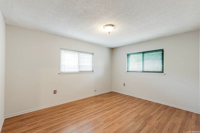 7925 Dry Canyon Trl, Live Oak, TX 78233