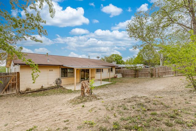 7925 Dry Canyon Trl, Live Oak, TX 78233
