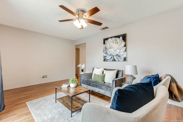 7925 Dry Canyon Trl, Live Oak, TX 78233