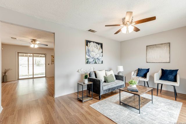 7925 Dry Canyon Trl, Live Oak, TX 78233