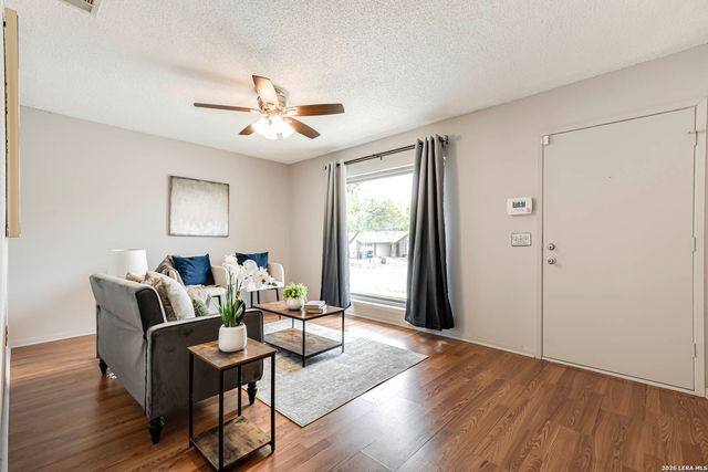 7925 Dry Canyon Trl, Live Oak, TX 78233