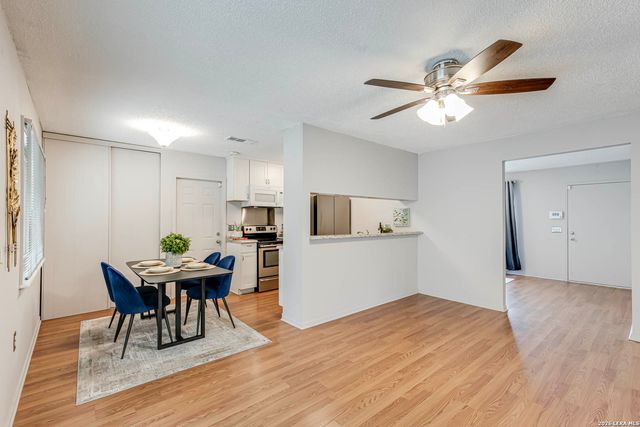 7925 Dry Canyon Trl, Live Oak, TX 78233