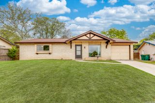 7925 Dry Canyon Trl, Live Oak, TX 78233