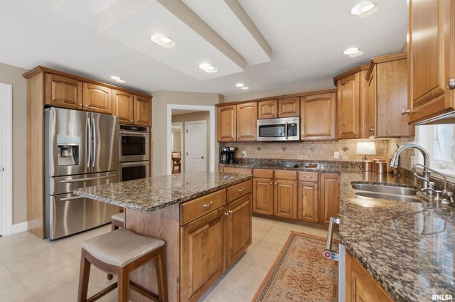 7216 N DRAYCOTT Place, Peoria, IL 61615