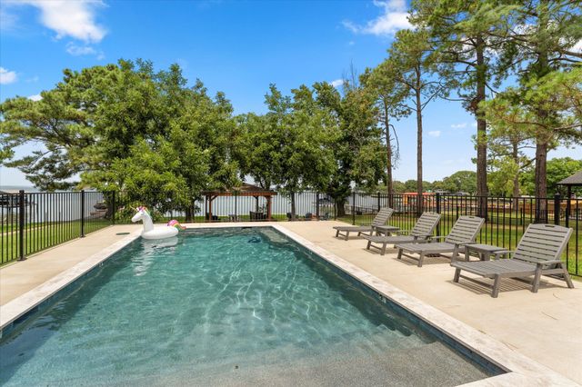 337 Admiral Drive, Gun Barrel City, TX 75156