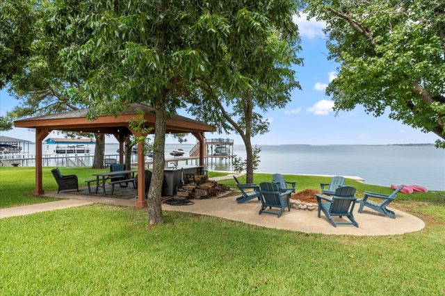 337 Admiral Drive, Gun Barrel City, TX 75156