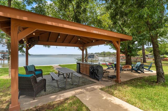 337 Admiral Drive, Gun Barrel City, TX 75156