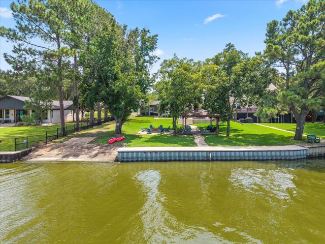 337 Admiral Drive, Gun Barrel City, TX 75156