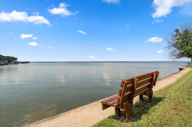 337 Admiral Drive, Gun Barrel City, TX 75156