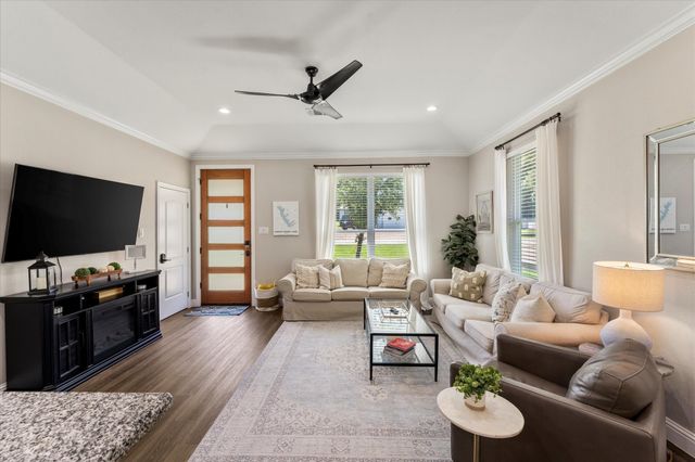 337 Admiral Drive, Gun Barrel City, TX 75156