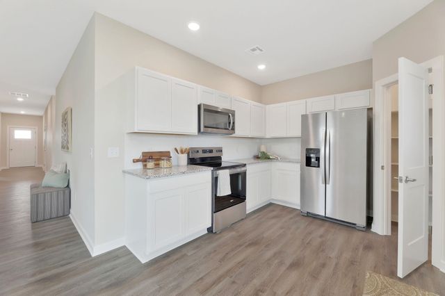 940 N Forestview St, Wichita, KS 67235