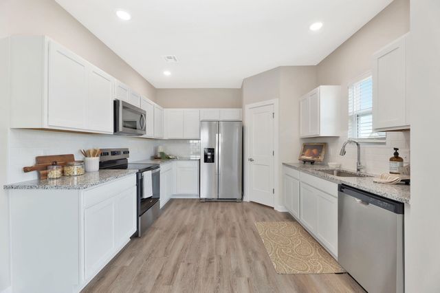 940 N Forestview St, Wichita, KS 67235