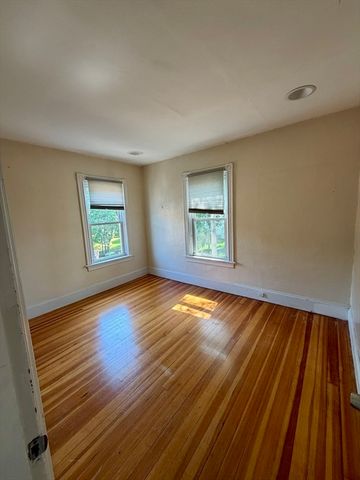 21 4th St 2, Attleboro, MA 02703