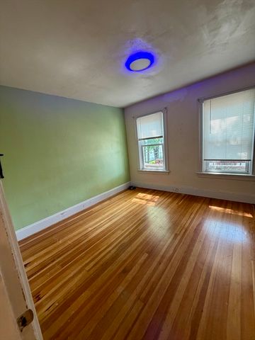21 4th St 2, Attleboro, MA 02703