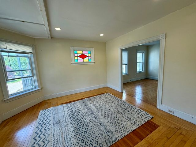 21 4th St 2, Attleboro, MA 02703
