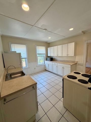 21 4th St 2, Attleboro, MA 02703