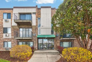 1493 N Winslowe Drive 104, Palatine, IL 60074