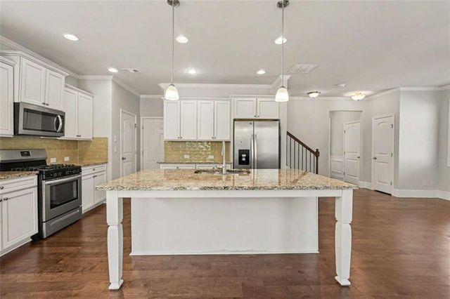 6536 Crosscreek Lane, Flowery Branch, GA 30542