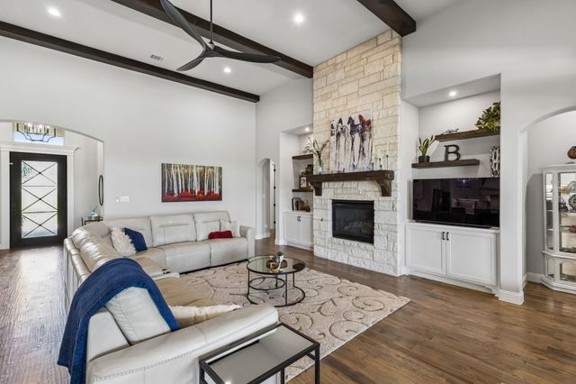 1025 High Point Street, Weatherford, TX 76087