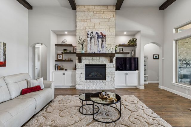 1025 High Point Street, Weatherford, TX 76087