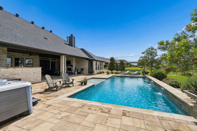 1025 High Point Street, Weatherford, TX 76087