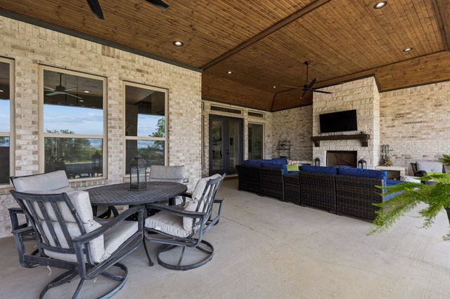 1025 High Point Street, Weatherford, TX 76087