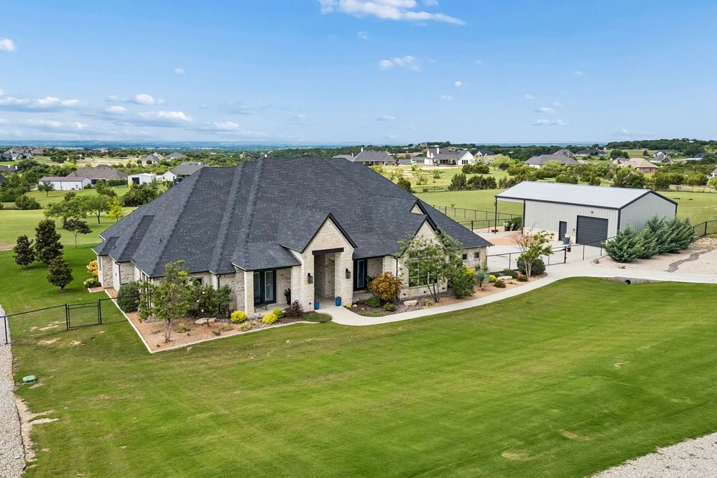 1025 High Point Street, Weatherford, TX 76087