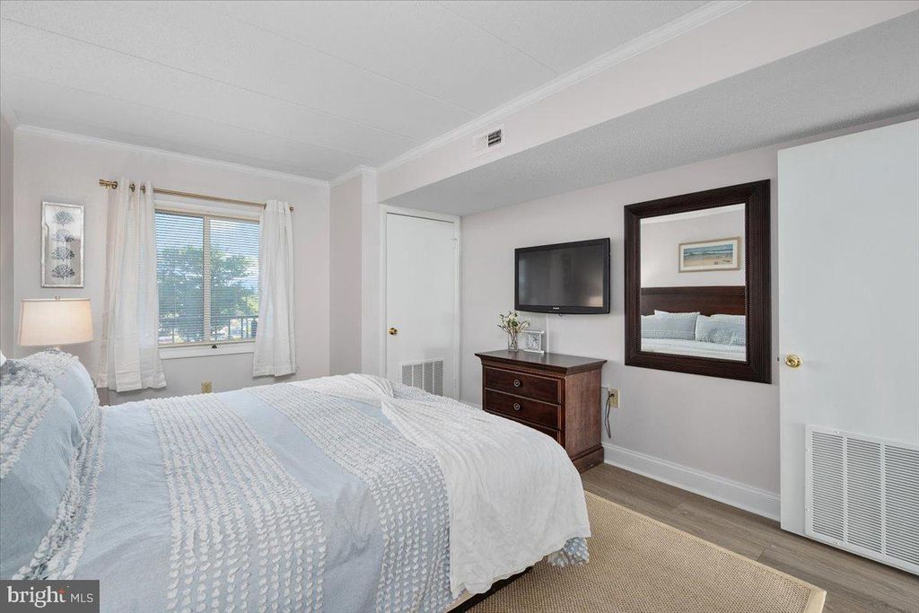 Image 21 of property listing at 10002 COASTAL HWY #105, Ocean City, MD 21842