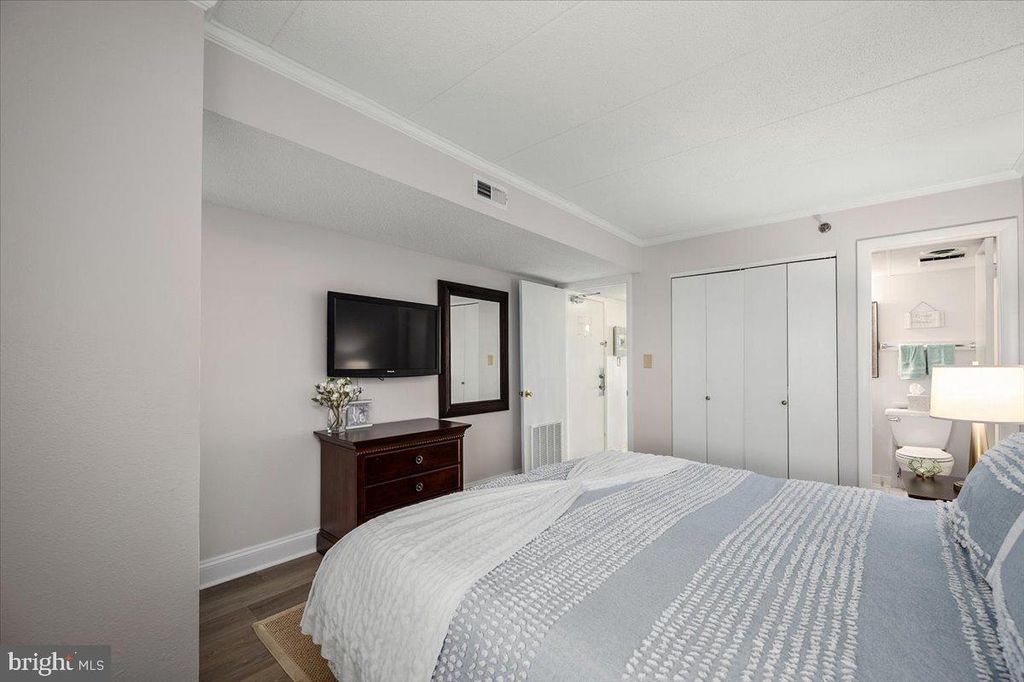 Image 23 of property listing at 10002 COASTAL HWY #105, Ocean City, MD 21842