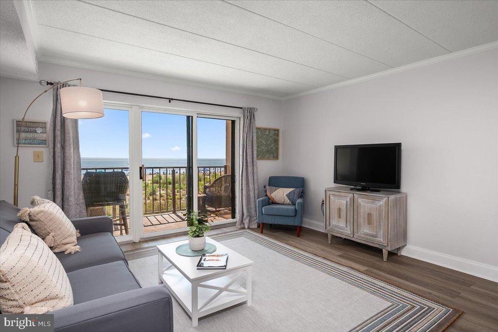 Image 4 of property listing at 10002 COASTAL HWY #105, Ocean City, MD 21842