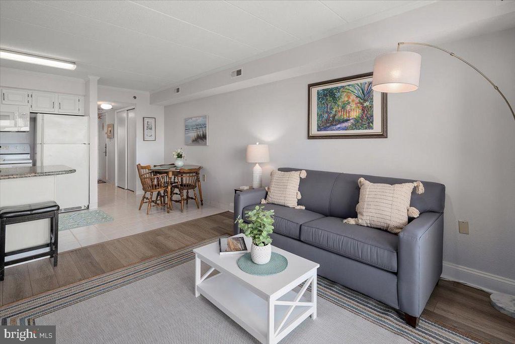 Image 9 of property listing at 10002 COASTAL HWY #105, Ocean City, MD 21842