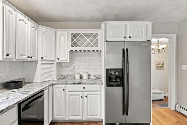 14 South Hampton Rd, Amesbury, MA 01913