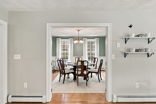 14 South Hampton Rd, Amesbury, MA 01913