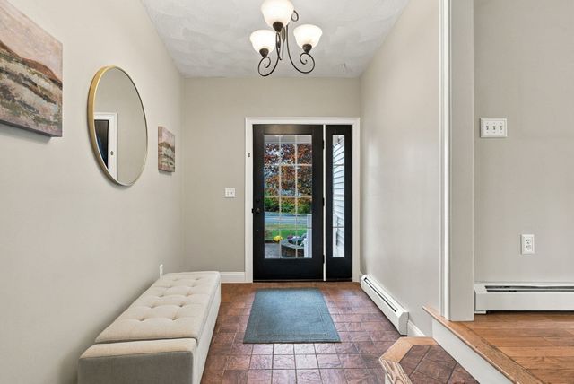 14 South Hampton Rd, Amesbury, MA 01913