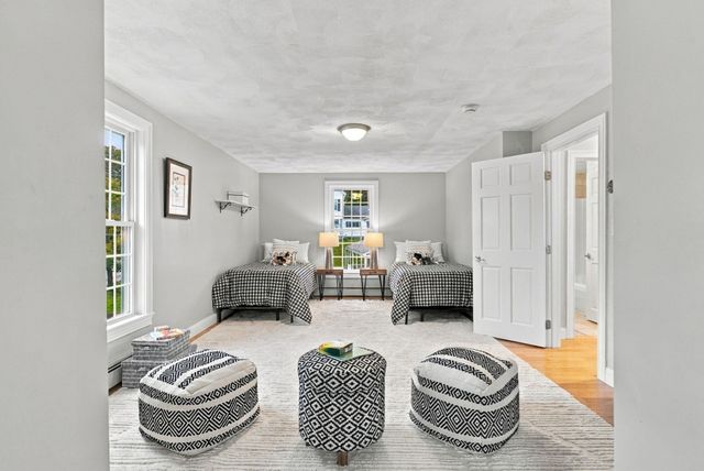 14 South Hampton Rd, Amesbury, MA 01913