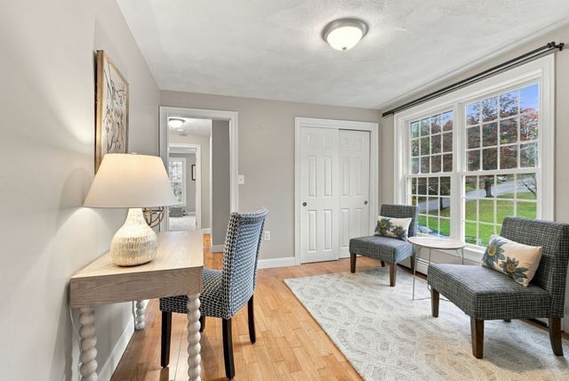 14 South Hampton Rd, Amesbury, MA 01913