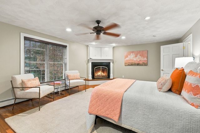 14 South Hampton Rd, Amesbury, MA 01913