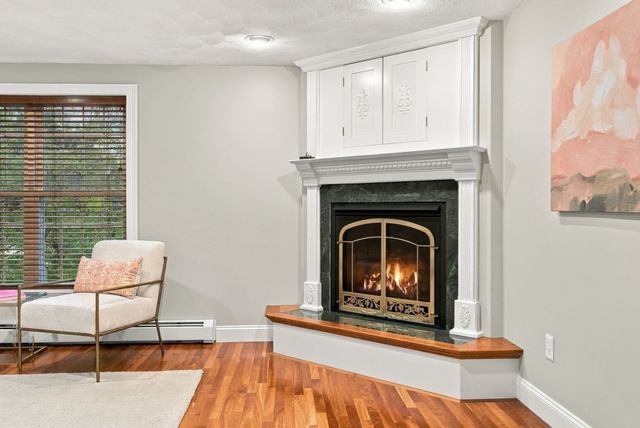 14 South Hampton Rd, Amesbury, MA 01913