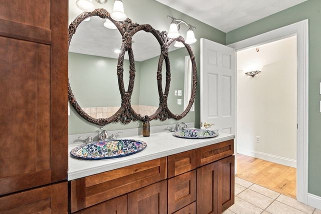 14 South Hampton Rd, Amesbury, MA 01913