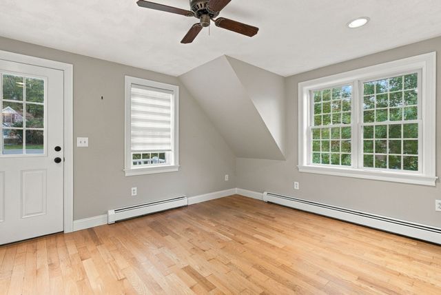 14 South Hampton Rd, Amesbury, MA 01913