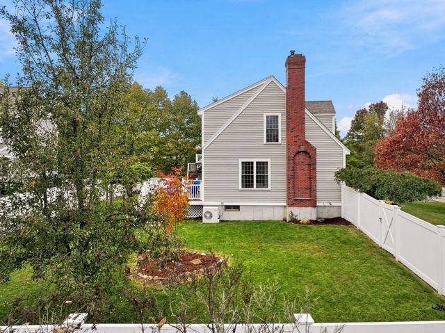 14 South Hampton Rd, Amesbury, MA 01913