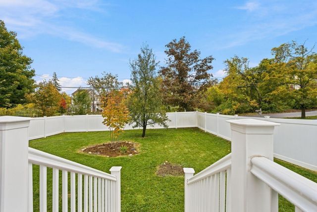 14 South Hampton Rd, Amesbury, MA 01913