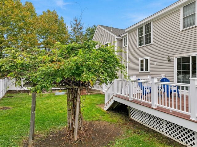 14 South Hampton Rd, Amesbury, MA 01913